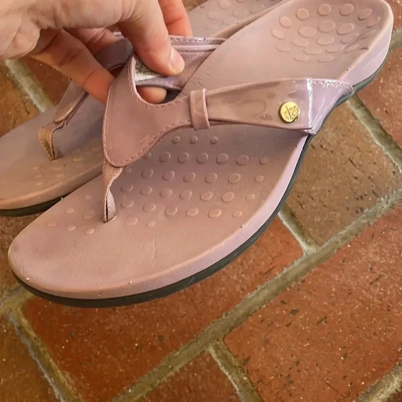 Vionic Flip Flops‎ 6 - Picture 6 of 7